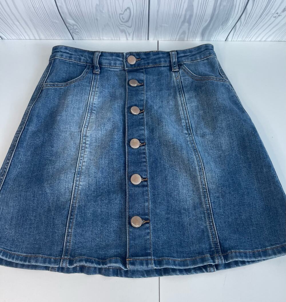 Refuge Womans Blue Denim Faded 6-Front Button Pocket Mini Skirt Size 8